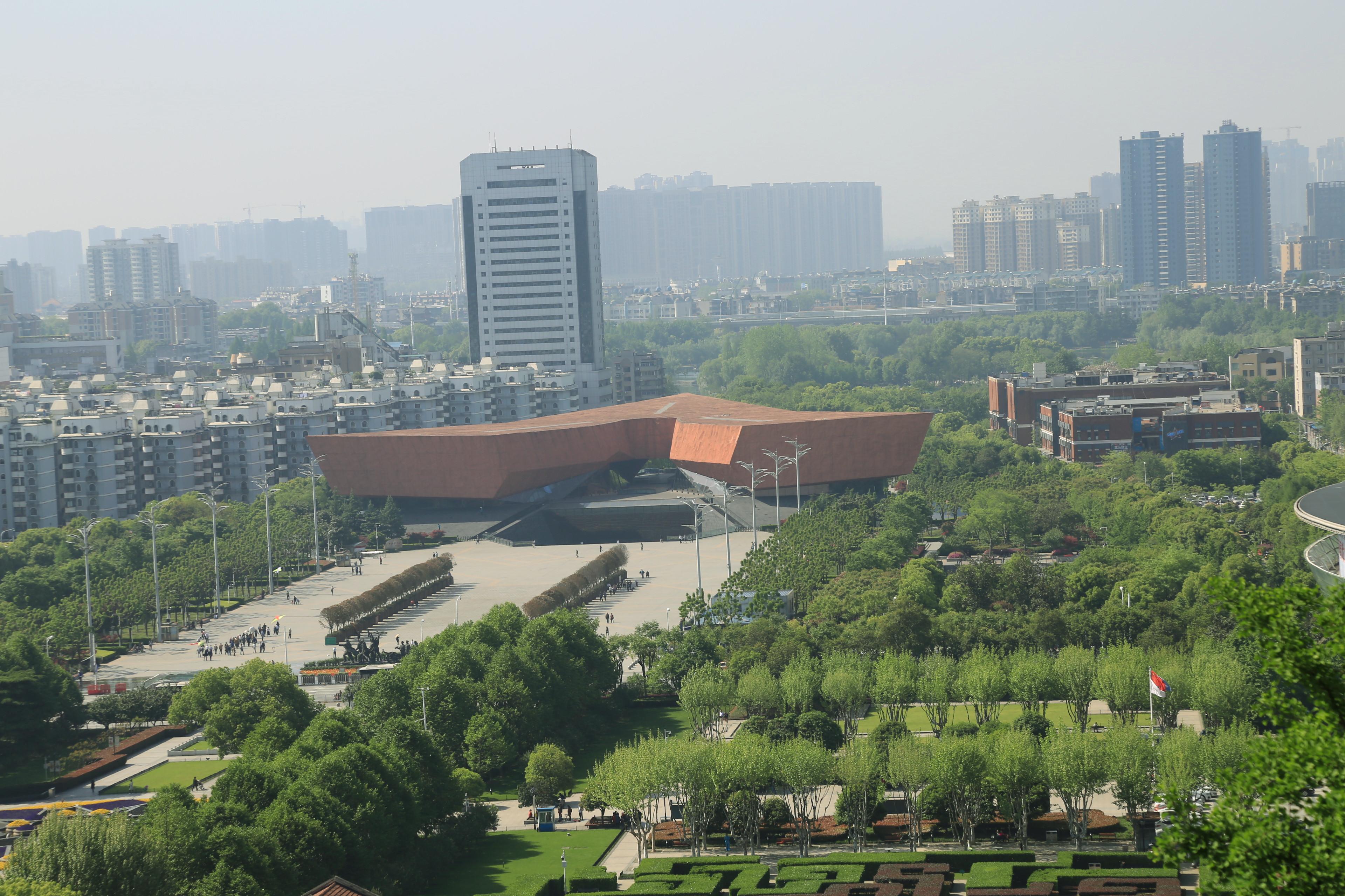 张家界5日的旅游团，路过武汉，只从蛇山上的黄鹤楼上