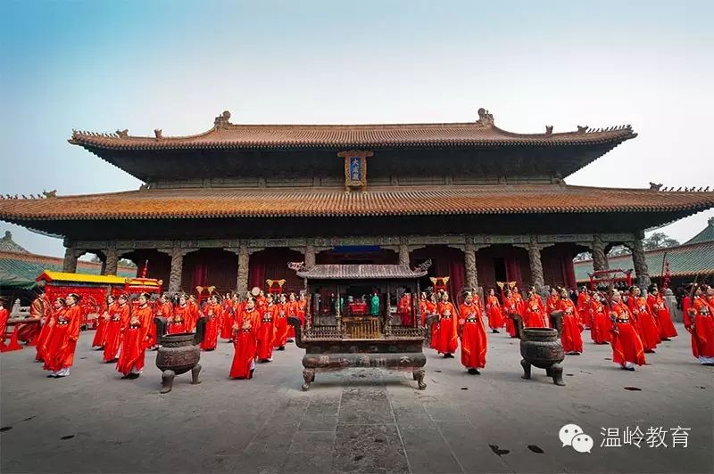 城南江湾孔子后裔举行拜师礼仪式，朱砂点痣、学写人字传承智慧与做人之道